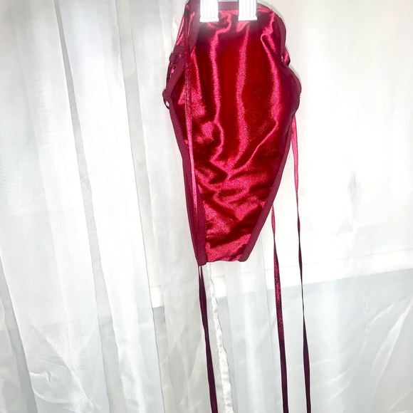 Burgundy lingerie two-piece - Picture 5 of 9